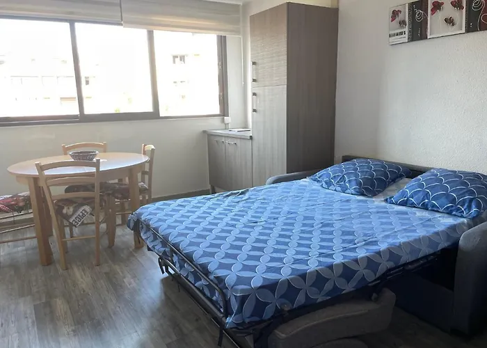 Frejus, Dans Avec Piscine アパート *